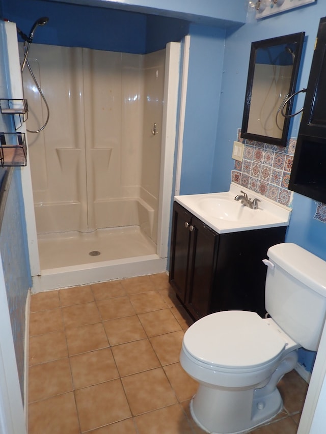 46980 Country Ln Unit 8, Macomb, MI 48044 - full bath featuring tile patterned flooring, tasteful backsplash, a shower stall, vanity, and toilet
