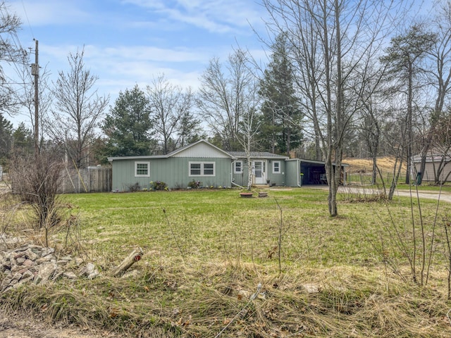 view of front of house featuring fence, a front yard, and a carport