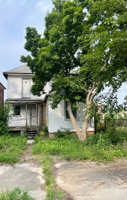 3015 Van Dyke St, Detroit, MI 48214 - view of front of house featuring covered porch