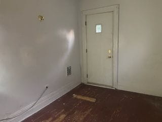 3015 Van Dyke St, Detroit, MI 48214 - view of entryway
