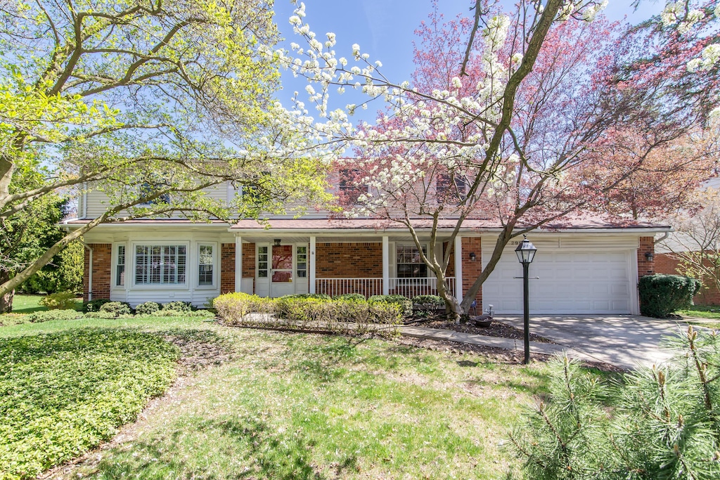 29944 Fernhill Dr, Farmington Hills, MI 48334