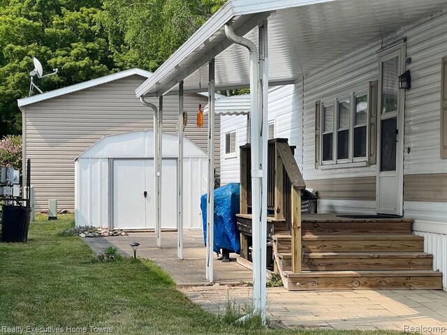 exterior space with a yard