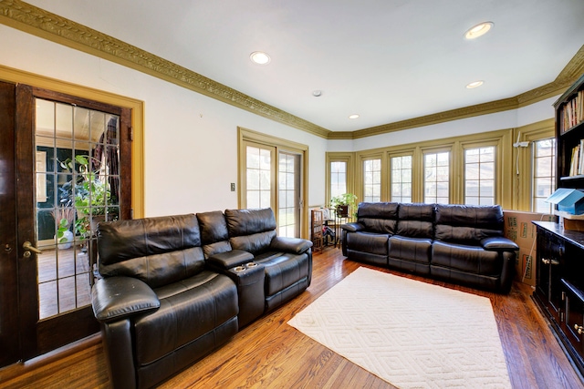 living room featuring crown molding, recessed lighting, and wood finished floors