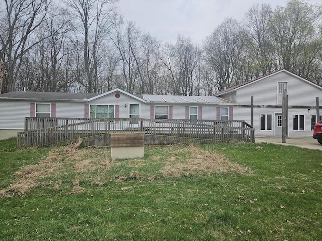 view of front facade with a front lawn
