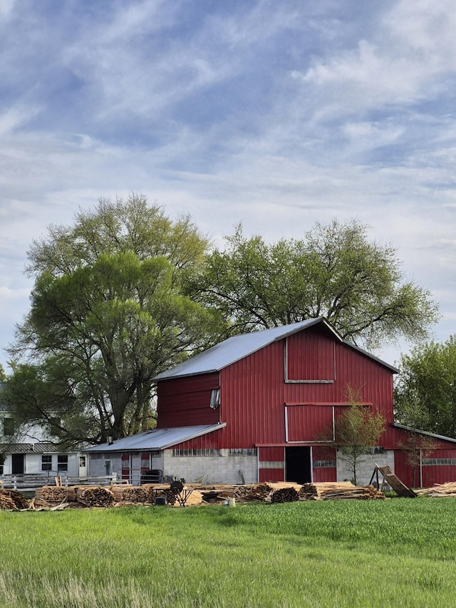 7584 S Brinton Rd, Blanchard, MI 49310 - view of barn with a yard