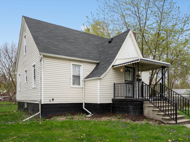 22625 Oaklane St, Warren, MI 48089 - exterior space featuring roof with shingles, fence, and a front yard