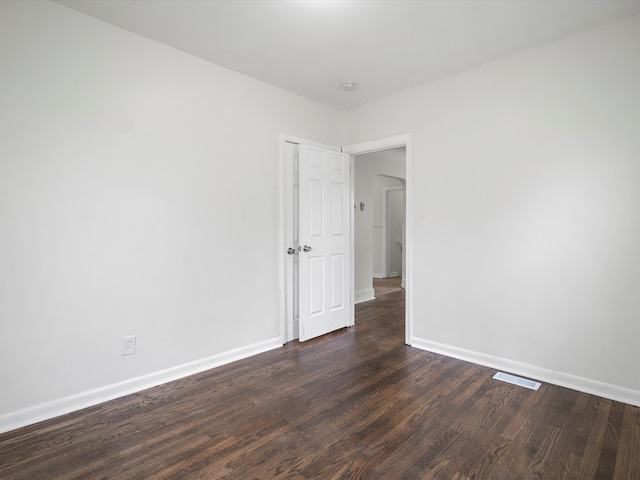 22625 Oaklane St, Warren, MI 48089 - spare room with baseboards, visible vents, and dark wood-type flooring