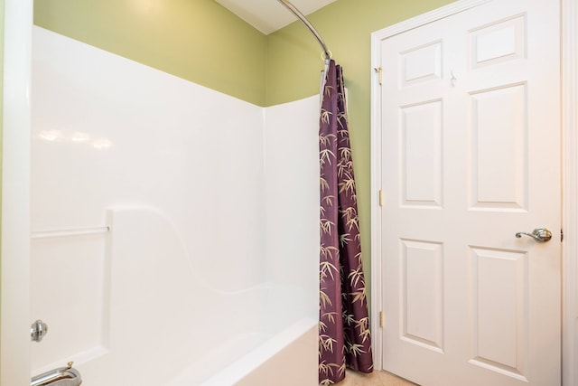 full bath with shower / bath combo with shower curtain