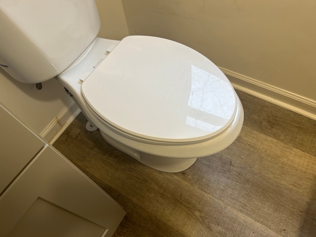 17639 Lenore, Detroit, MI 48219 - interior details with toilet and baseboards