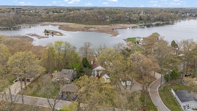 5027 Grover Dr, Brighton, MI 48116 - bird's eye view with a water view