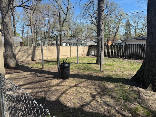 21260 Kipling St, Oak Park, MI 48237 - view of yard featuring a fenced backyard