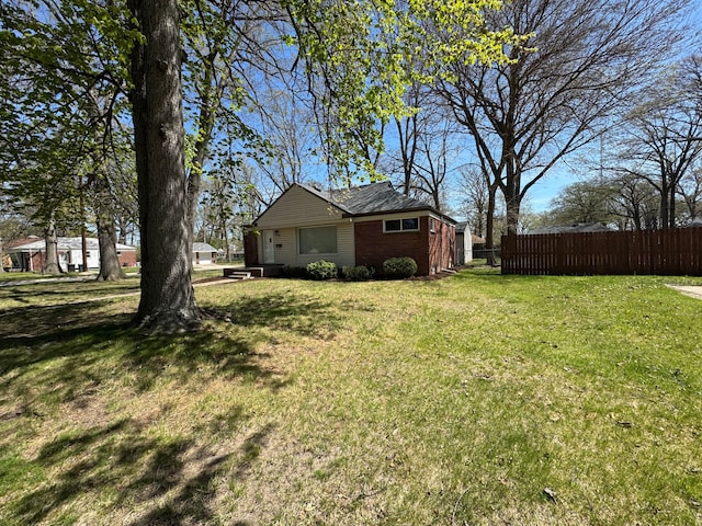 21260 Kipling St, Oak Park, MI 48237 - view of yard with fence