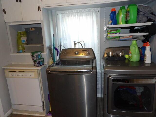 laundry room featuring washing machine and clothes dryer and laundry area