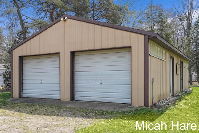 view of detached garage