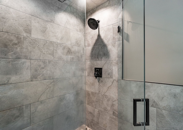 1229 Poppy Hill Dr, Oxford, MI 48371 - interior details featuring a shower stall