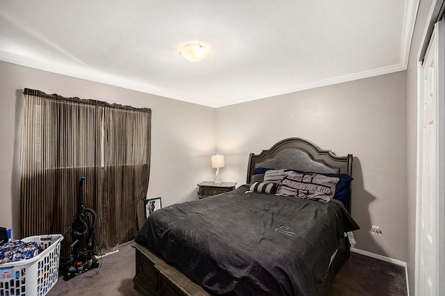 18643 Bittersweet, Fraser, MI 48026 - bedroom featuring carpet floors, crown molding, and baseboards
