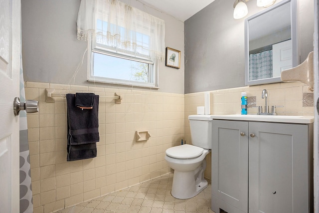 18643 Bittersweet, Fraser, MI 48026 - full bath featuring tile walls, toilet, vanity, and wainscoting