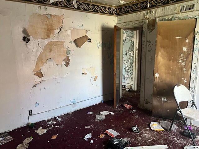 130 Gladstone St, Detroit, MI 48202 - spare room with visible vents