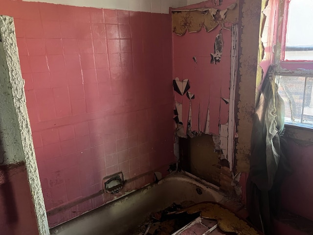 130 Gladstone St, Detroit, MI 48202 - bathroom with a bathing tub and a healthy amount of sunlight