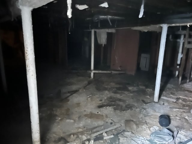 130 Gladstone St, Detroit, MI 48202 - basement featuring crawl space