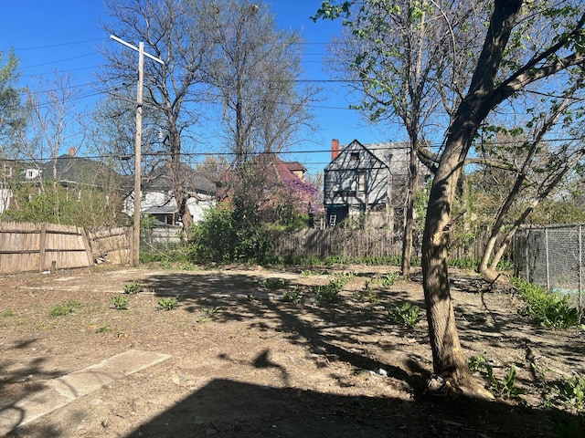 130 Gladstone St, Detroit, MI 48202 - view of yard with fence