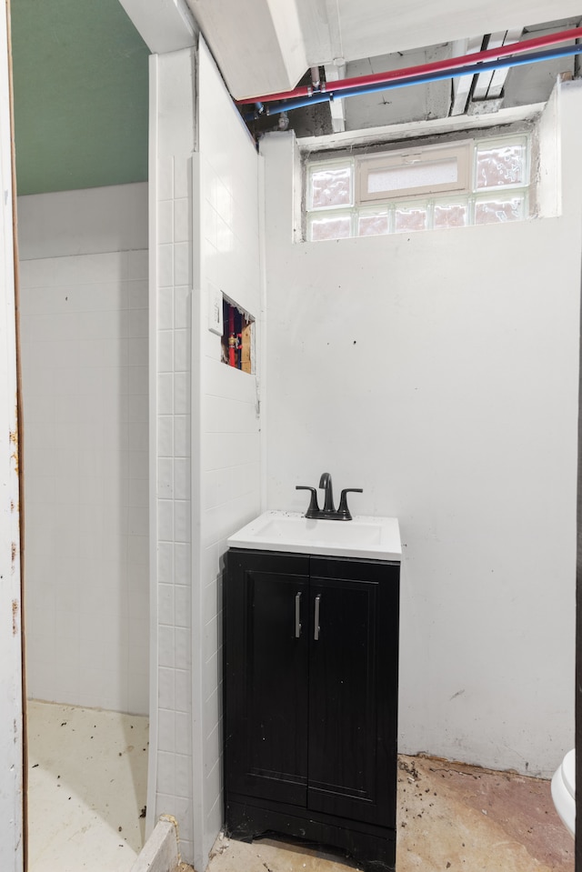 19165 Rutherford St, Detroit, MI 48235 - bathroom featuring a wealth of natural light, a shower, unfinished concrete floors, and vanity