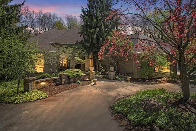 1293 Huntcliff, Milford, MI 48380 - view of front facade