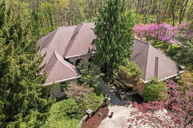 1293 Huntcliff, Milford, MI 48380 - view of subject property with a forest