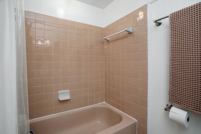 bathroom featuring shower / tub combo with curtain
