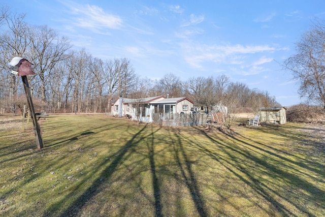 view of yard with an outdoor structure