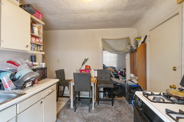 8690 Elmira St, Detroit, MI 48204 - dining area featuring a textured ceiling