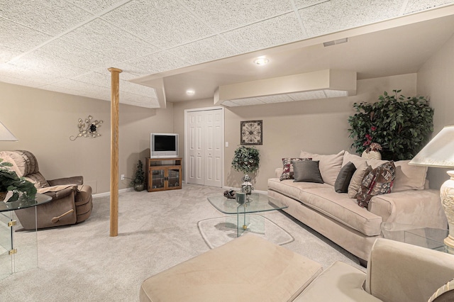 carpeted living area with baseboards, recessed lighting, a drop ceiling, and visible vents