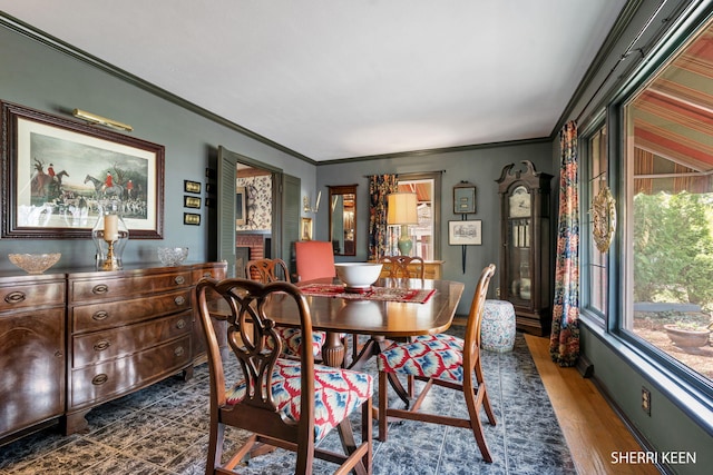 dining space featuring ornamental molding