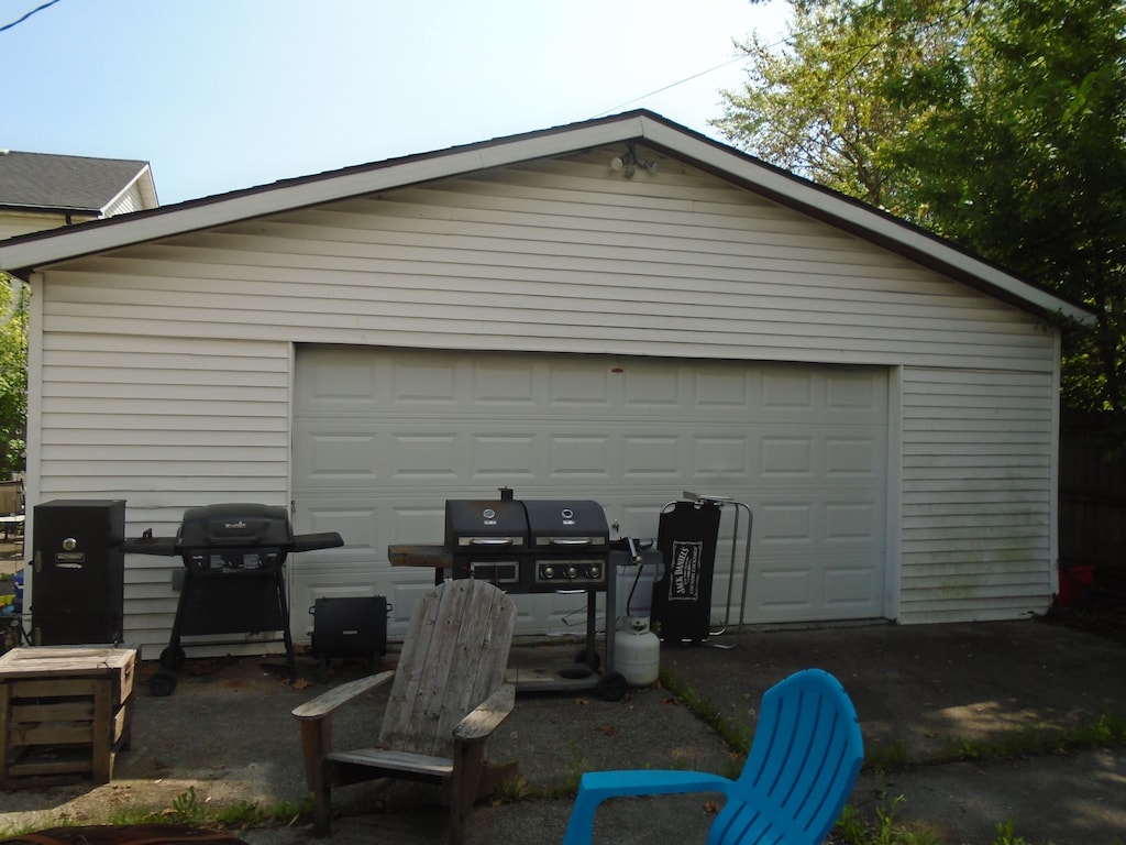 26575 Barnes St, Roseville, MI 48066 - view of detached garage