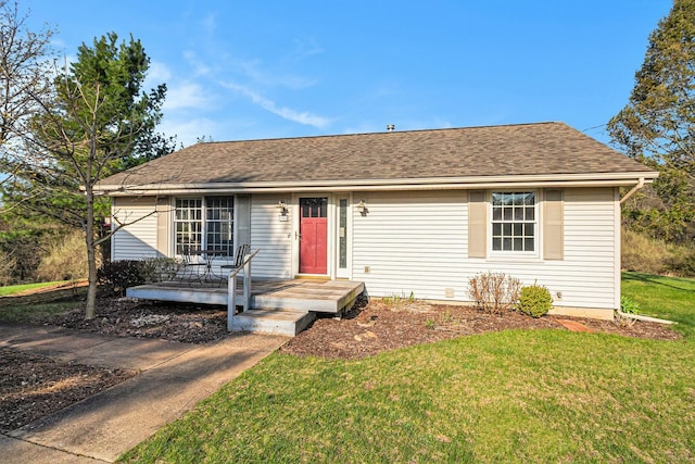 ranch-style house with roof with shingles and a front yard