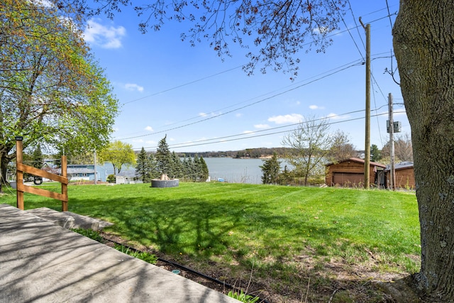 view of yard featuring a water view