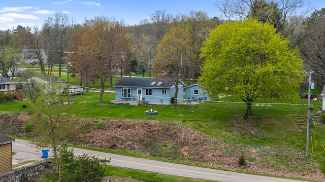 view of front of home featuring a front lawn
