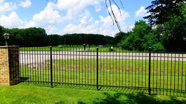 7407 Beecher Rd, Flint, MI 48532 - view of yard