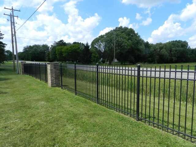 7407 Beecher Rd, Flint, MI 48532 - view of yard