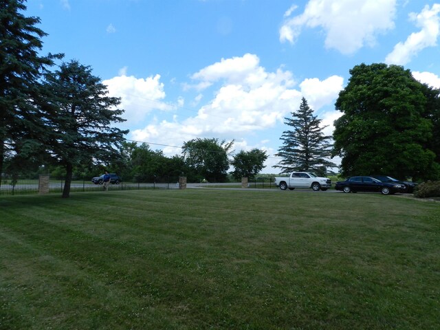 7407 Beecher Rd, Flint, MI 48532 - view of yard