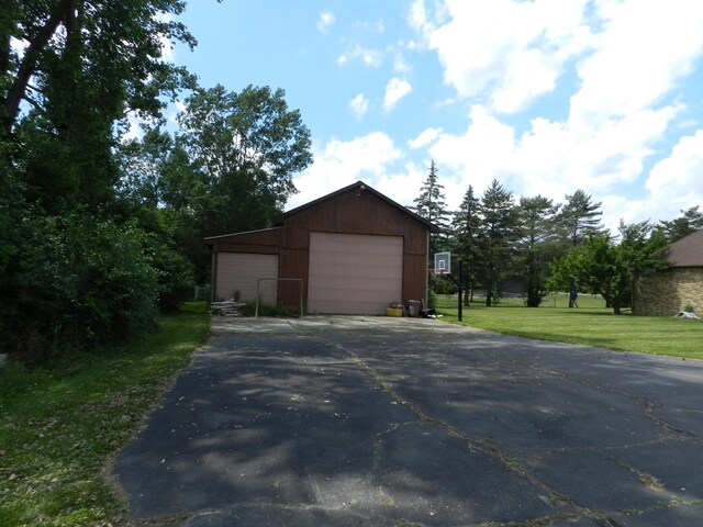 7407 Beecher Rd, Flint, MI 48532 - view of detached garage