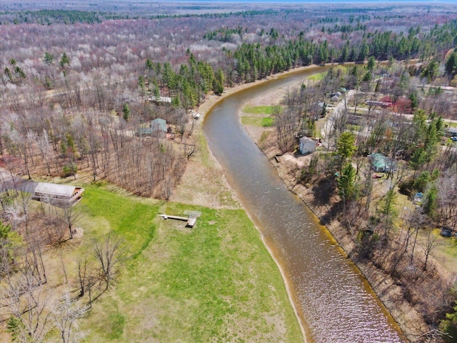 birds eye view of property featuring a forest view
