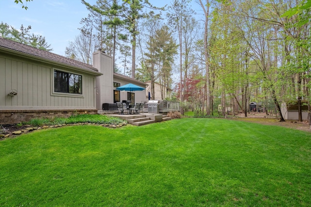 view of yard featuring a patio