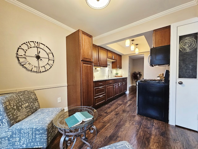 kitchen featuring crown molding, dark wood-style flooring, light countertops, range with gas cooktop, and a sink