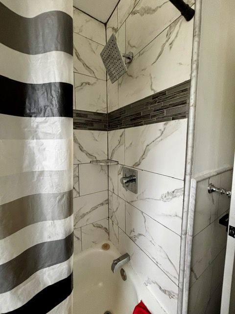 full bath featuring shower / bath combo