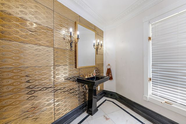 362 Keswick Rd, Bloomfield Hills, MI 48304 - bathroom with baseboards and ornamental molding