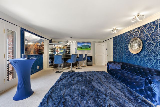 362 Keswick Rd, Bloomfield Hills, MI 48304 - bedroom with carpet flooring and wallpapered walls