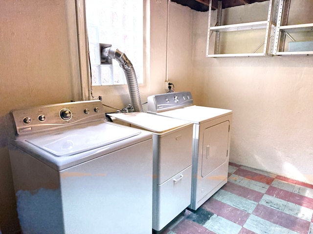 1536 W 13 Mile Rd, Madison Heights, MI 48071 - laundry room featuring tile patterned floors, washing machine and dryer, and laundry area