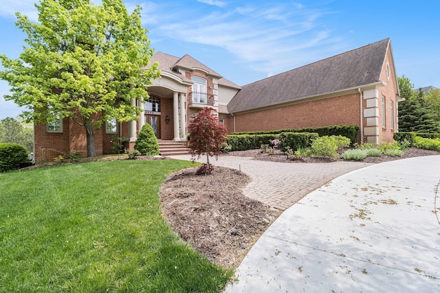2832 Croftshire Ct, Rochester, MI 48306 - traditional-style house featuring brick siding, driveway, roof with shingles, and a front lawn