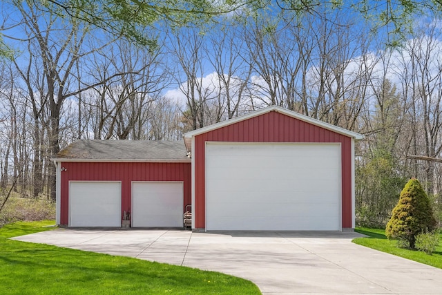 view of detached garage